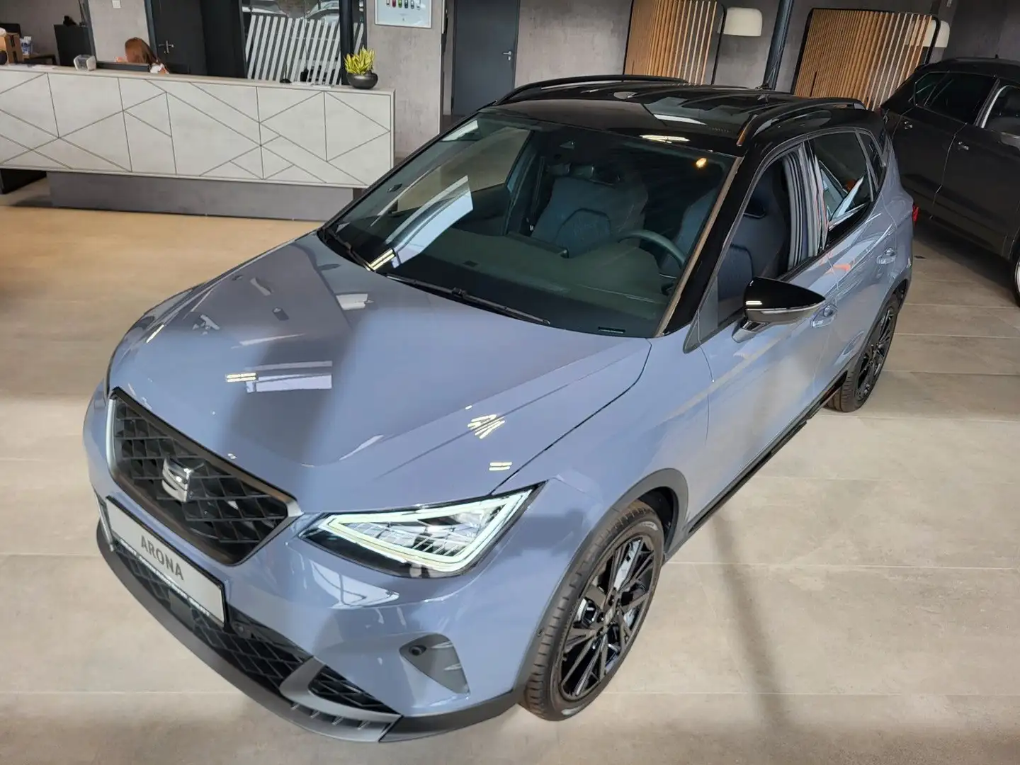 SEAT Arona "FR Black Edit." 1.0 TSI DSG *Nav*SHZ*Kam* Grau - 2