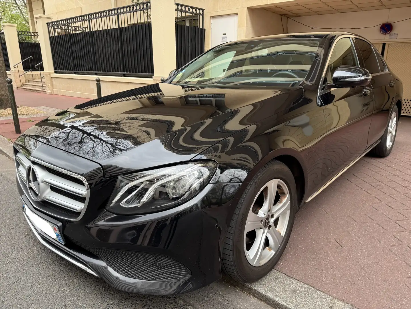 Mercedes-Benz E 220 E 220 D 194CH EXECUTIVE 9G-TRONIC Zwart - 1