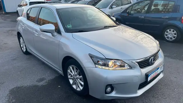 Lexus CT 200h *NAVI*CD*RADIO*BLUETOOTH*PDC*SHZ*LEDER*