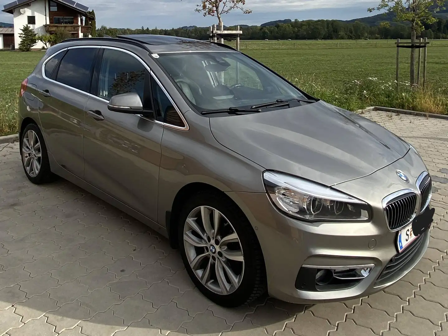 BMW 218 218d Active Tourer Luxury Line Aut. Luxury Line Silber - 1