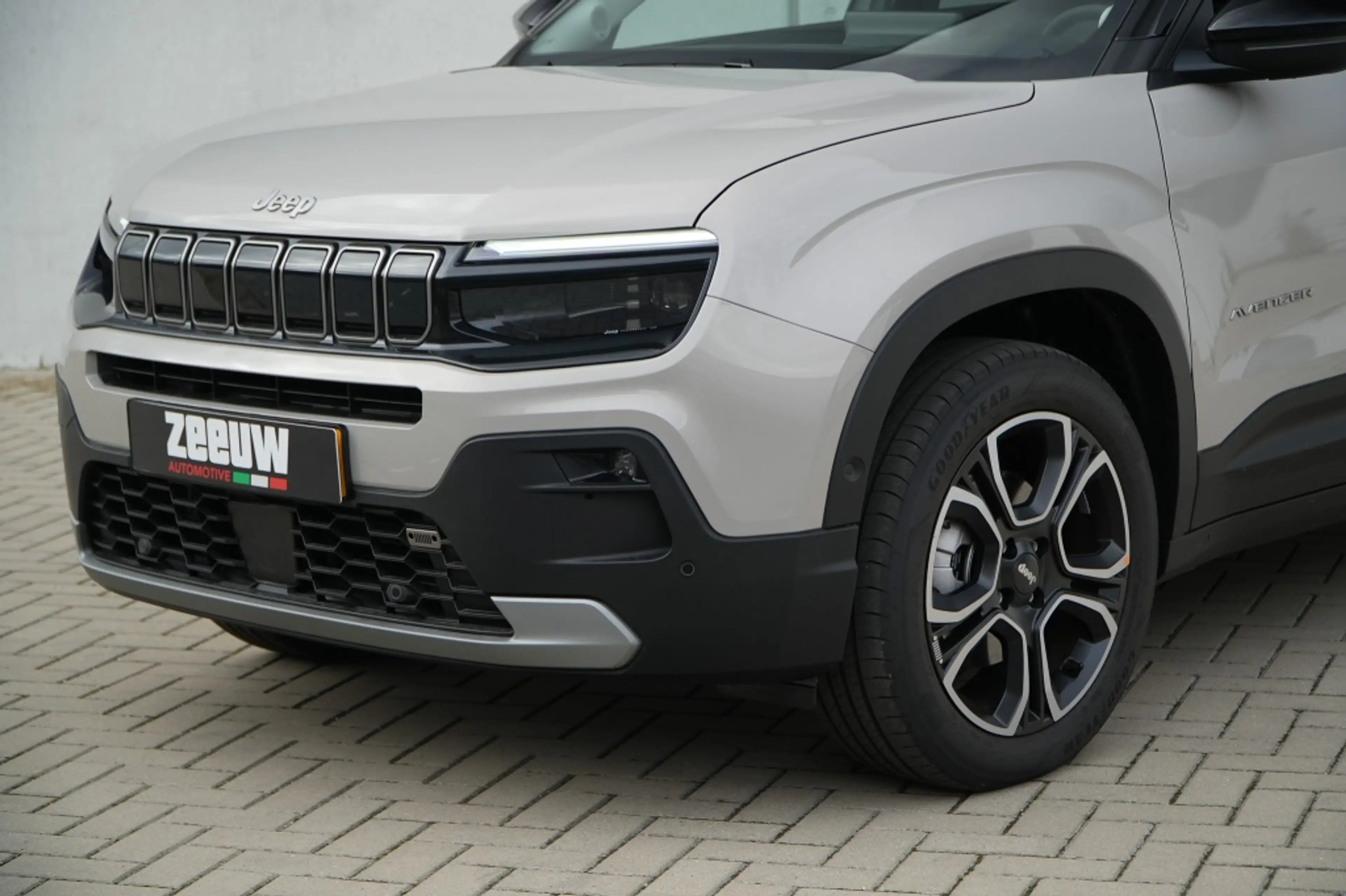 Jeep Avenger 1.2 e-Hybrid Summit | Pano | Navi | JBL | Camera | — photo 9