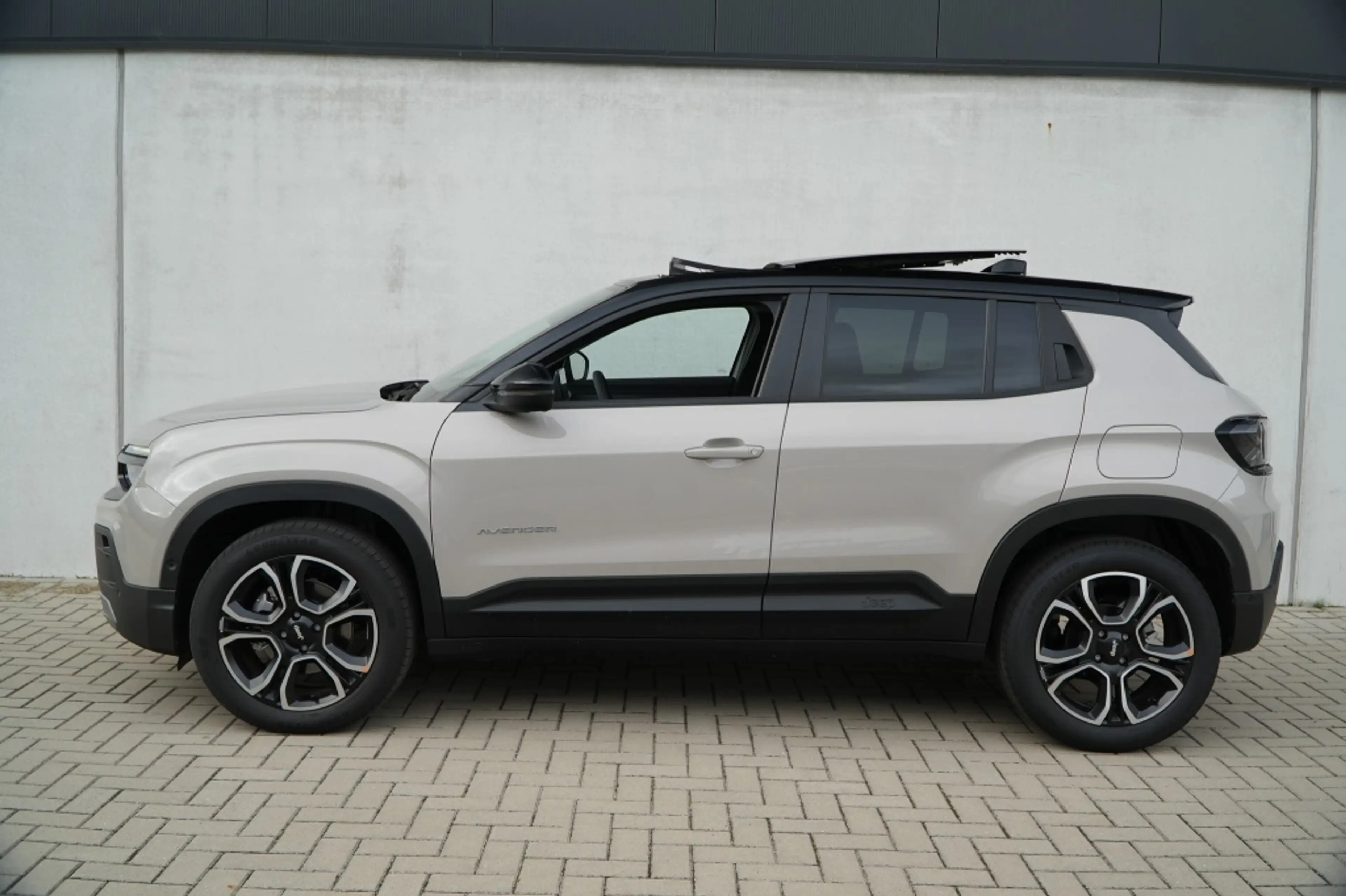 Jeep Avenger 1.2 e-Hybrid Summit | Pano | Navi | JBL | Camera | — photo 10
