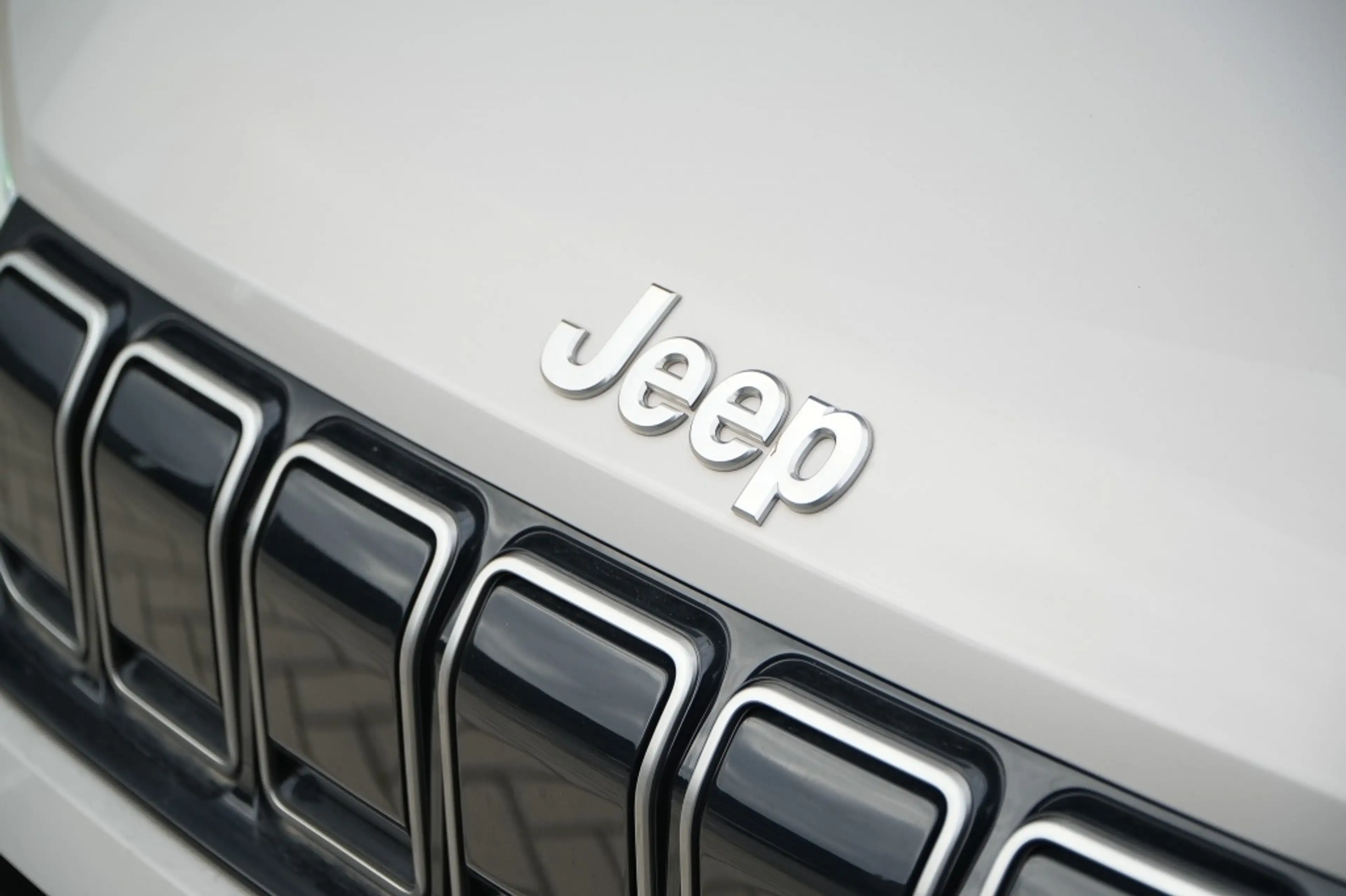 Jeep Avenger 1.2 e-Hybrid Summit | Pano | Navi | JBL | Camera | — photo 4