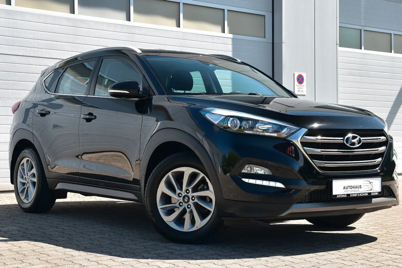 Hyundai TUCSON blue Trend 2WD AHK/SHZ/Temp./Klima/ Zwart - 1