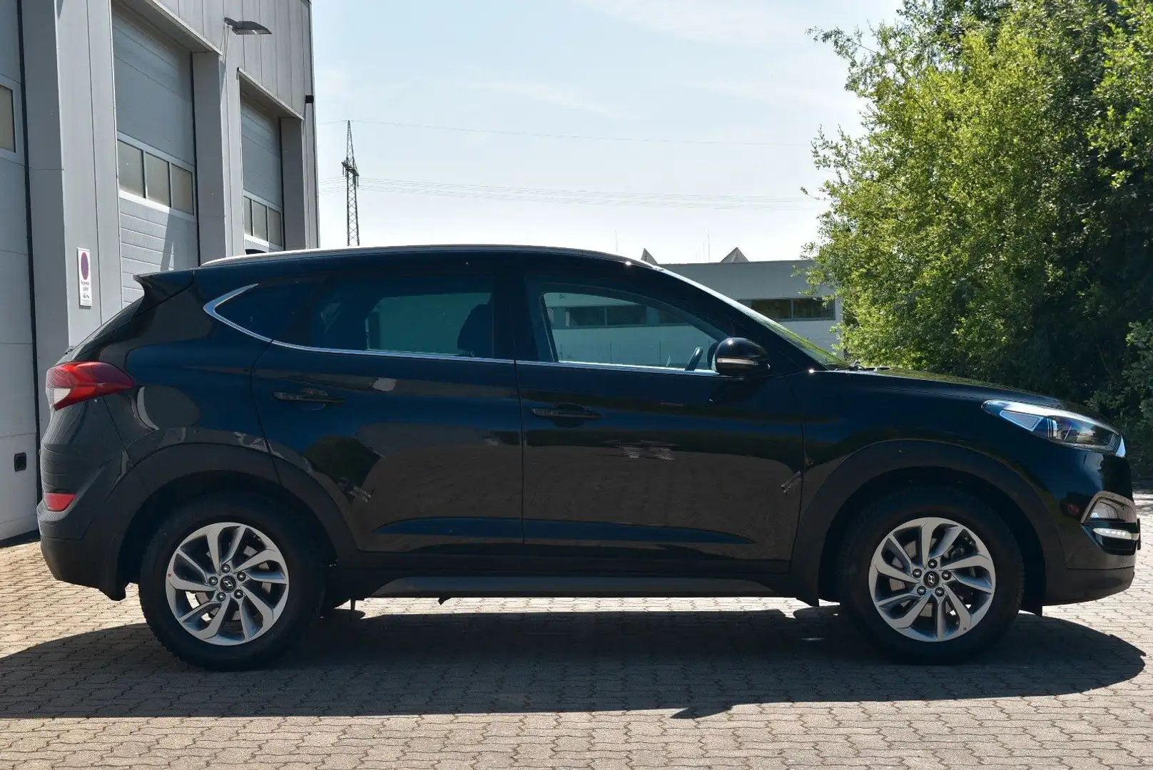 Hyundai TUCSON blue Trend 2WD AHK/SHZ/Temp./Klima/ Zwart - 2