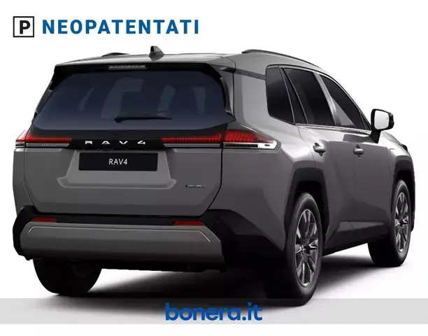 Toyota Rav4 view 3