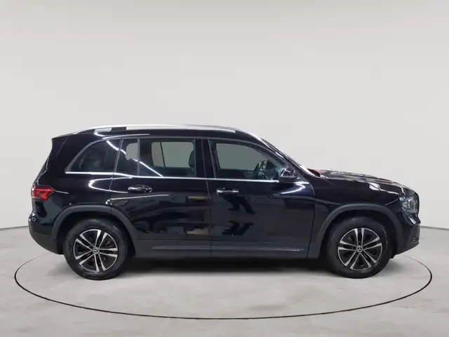 Mercedes-Benz GLB view 3