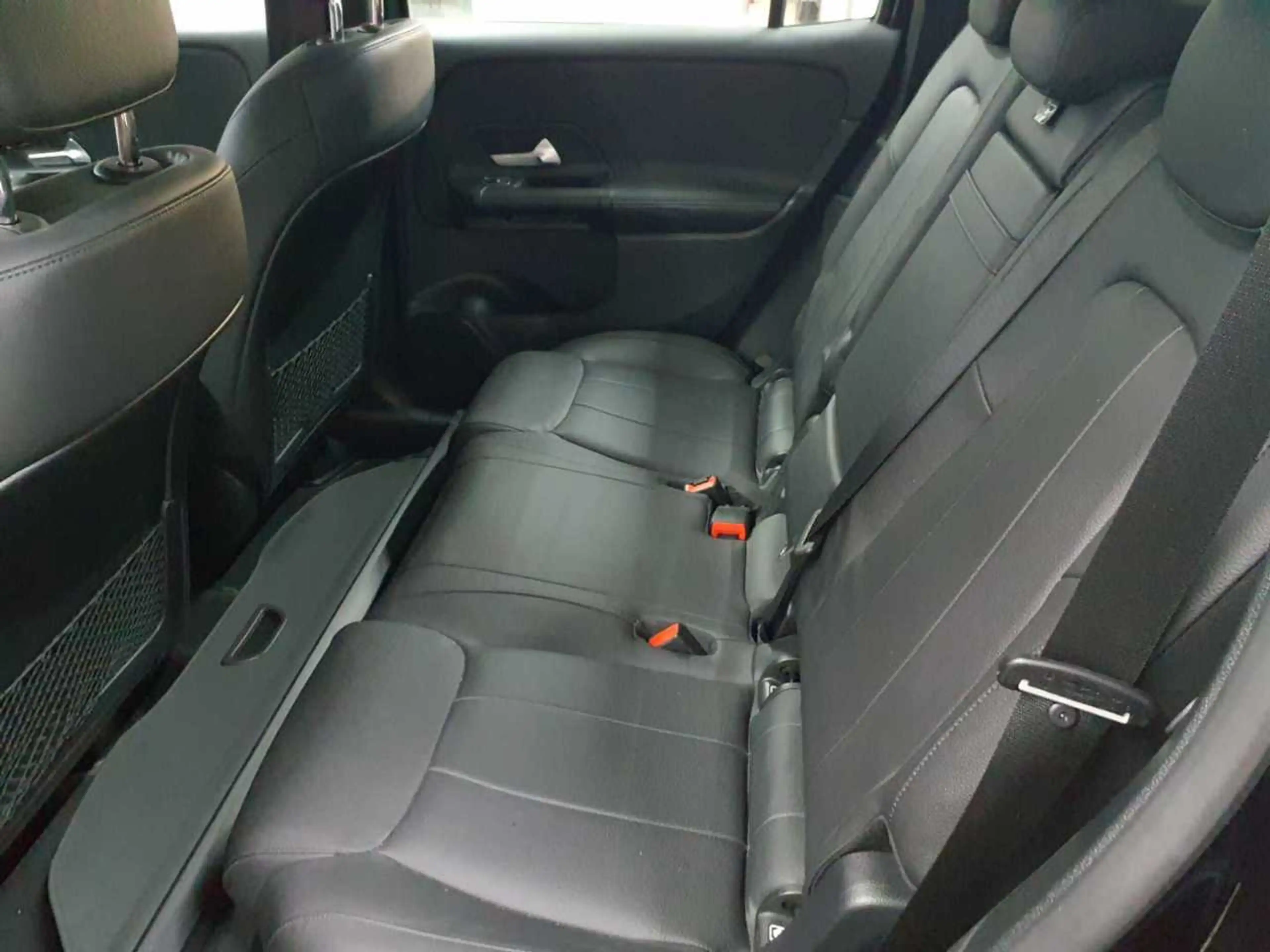 Mercedes-Benz GLB 220 GLB 220d 4M-Style AHK Beam BusiP AssiP — photo 13