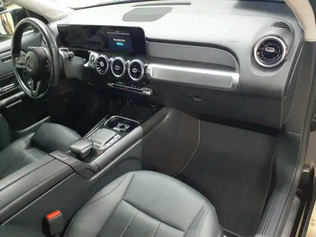 Mercedes-Benz GLB view 9