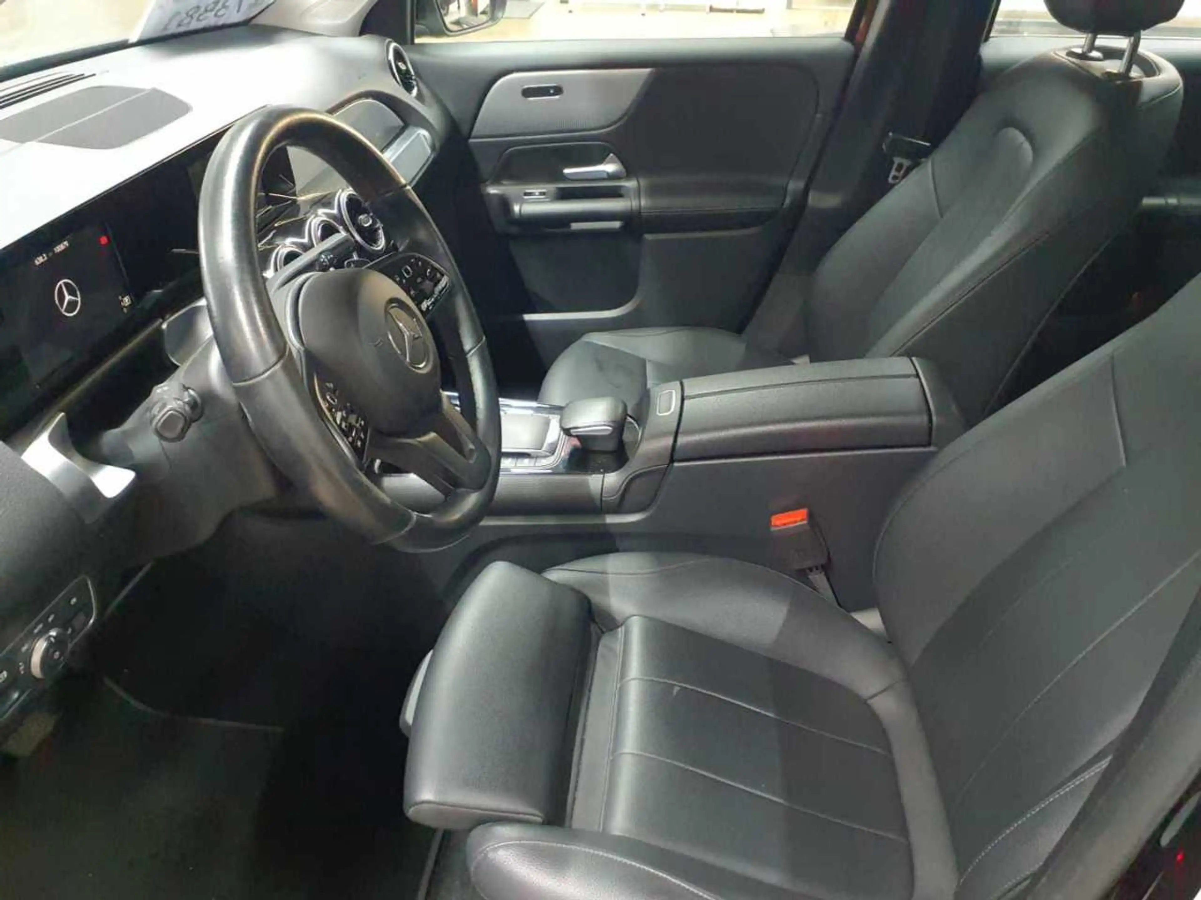 Mercedes-Benz GLB 220 GLB 220d 4M-Style AHK Beam BusiP AssiP — photo 7