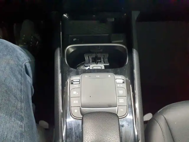Mercedes-Benz GLB view 10