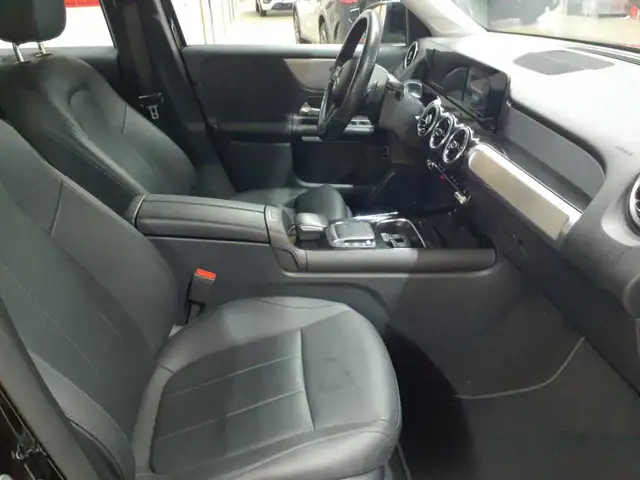 Mercedes-Benz GLB view 8