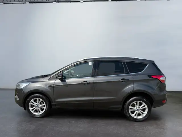 Ford Kuga view 3