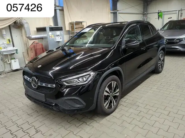 Mercedes-Benz GLA 220 Progressive LED 18" Distr+ Pano NightKam