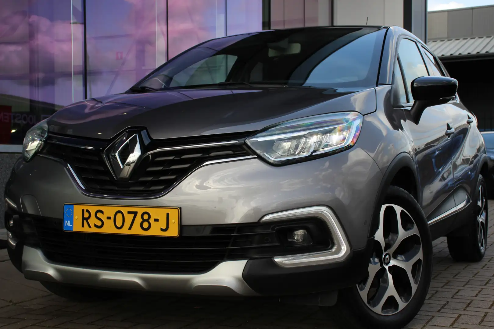 Renault Captur 0.9 TCe Intens | Navi. | Led | Camera | Trekhaak | Grey - 2
