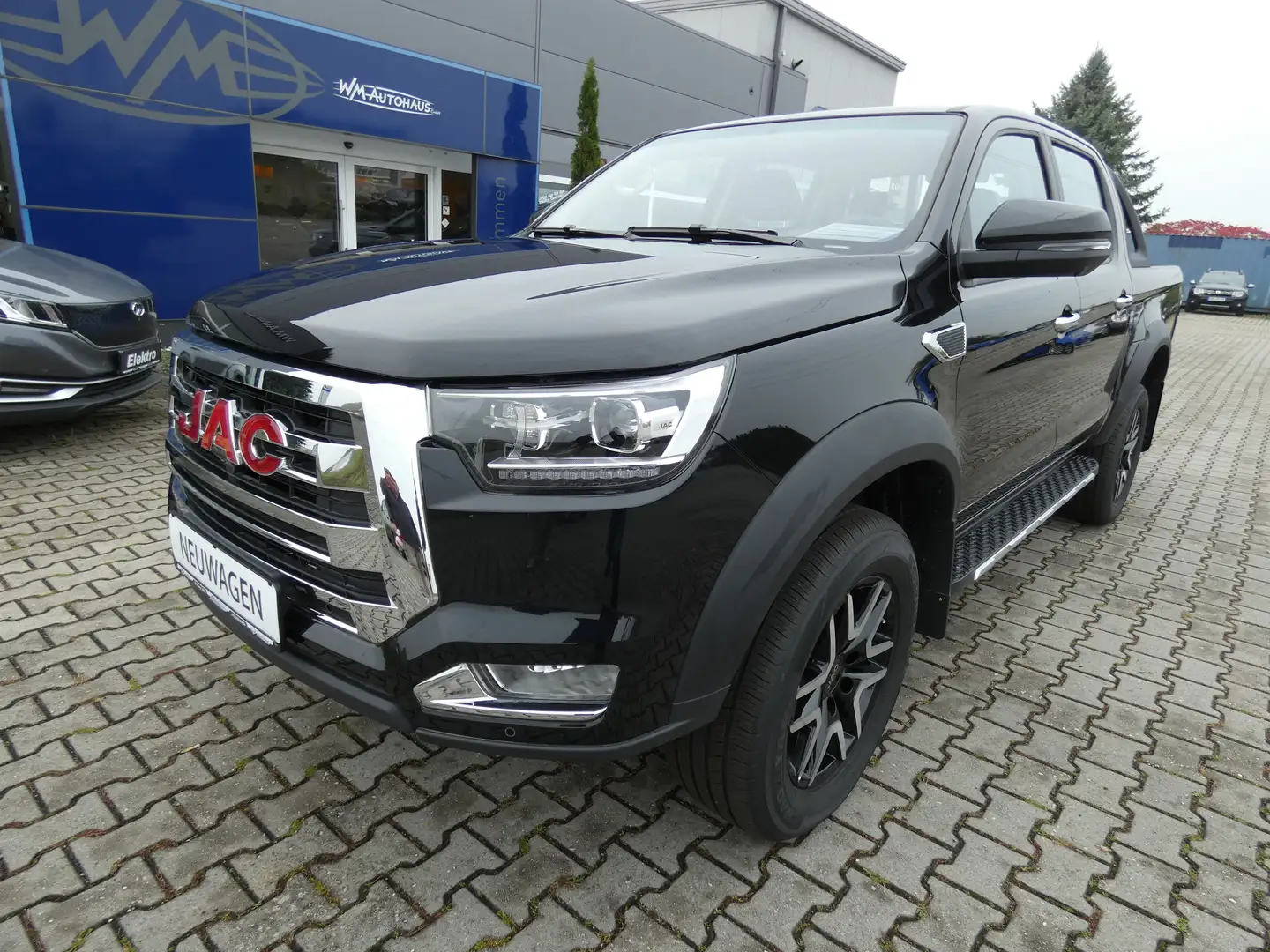 JAC 8 Pro Pick Up 2,4 MT 4x4 Benzin LKW-Zulassung Neu Schwarz - 2
