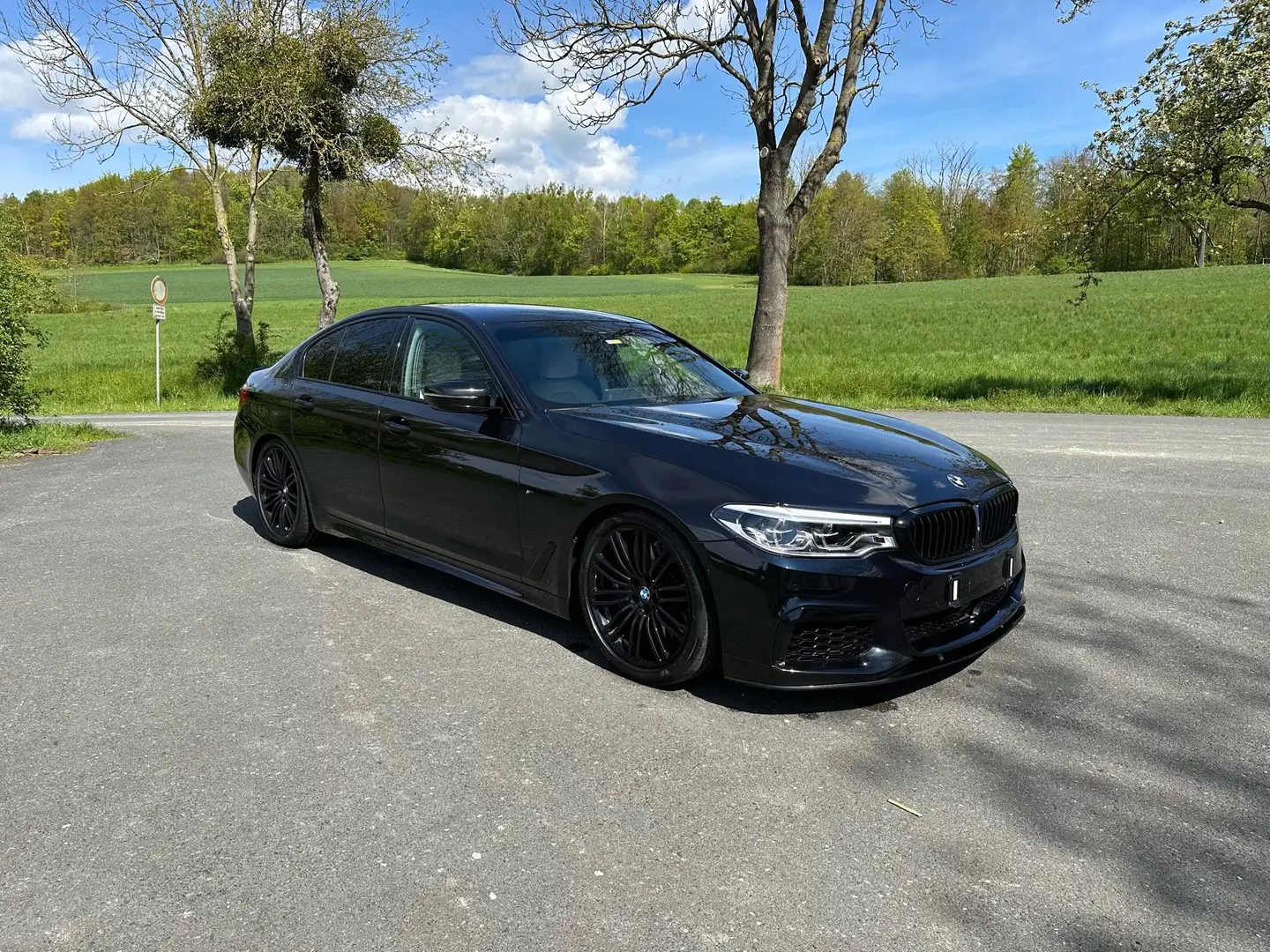 BMW 540 BMW G30 540i M Paket Remus XDrive Limousine Noir - 1