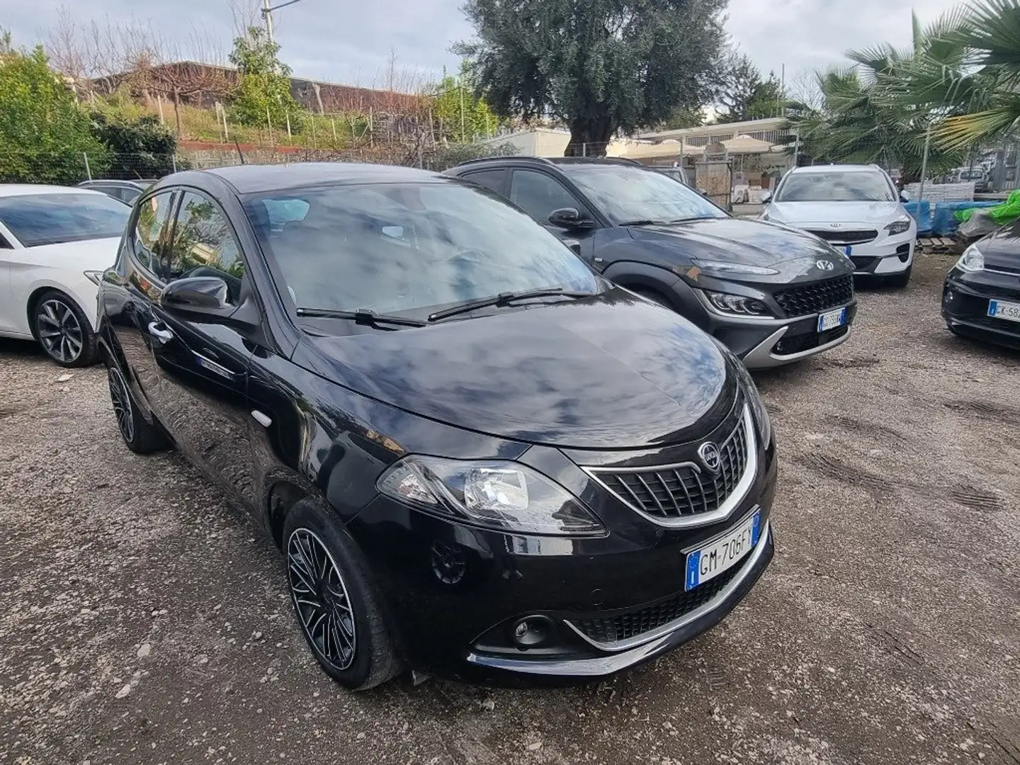 Lancia Ypsilon 1.0 FireFly 5 porte S&S Hybrid Gold Noir - 1