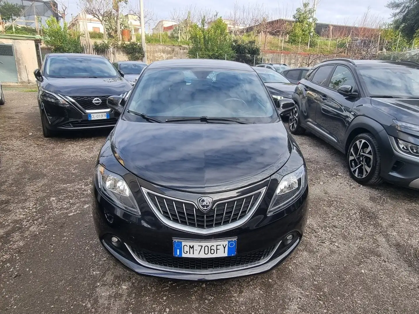 Lancia Ypsilon 1.0 FireFly 5 porte S&S Hybrid Gold Noir - 2