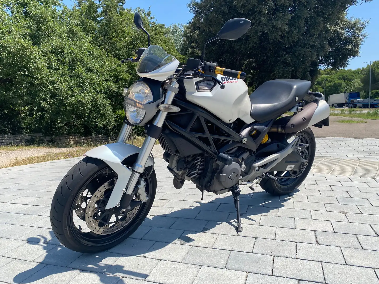 Ducati Monster 696 Blanco - 1