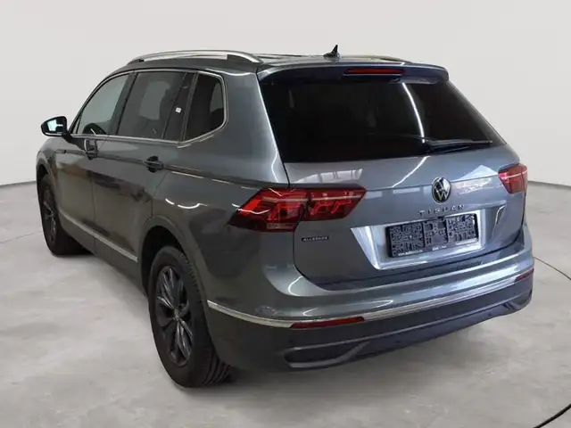 Volkswagen Tiguan view 5