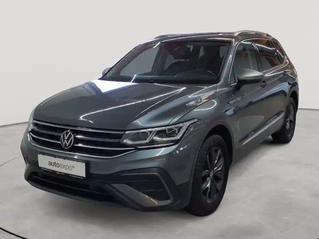Volkswagen Tiguan view 2