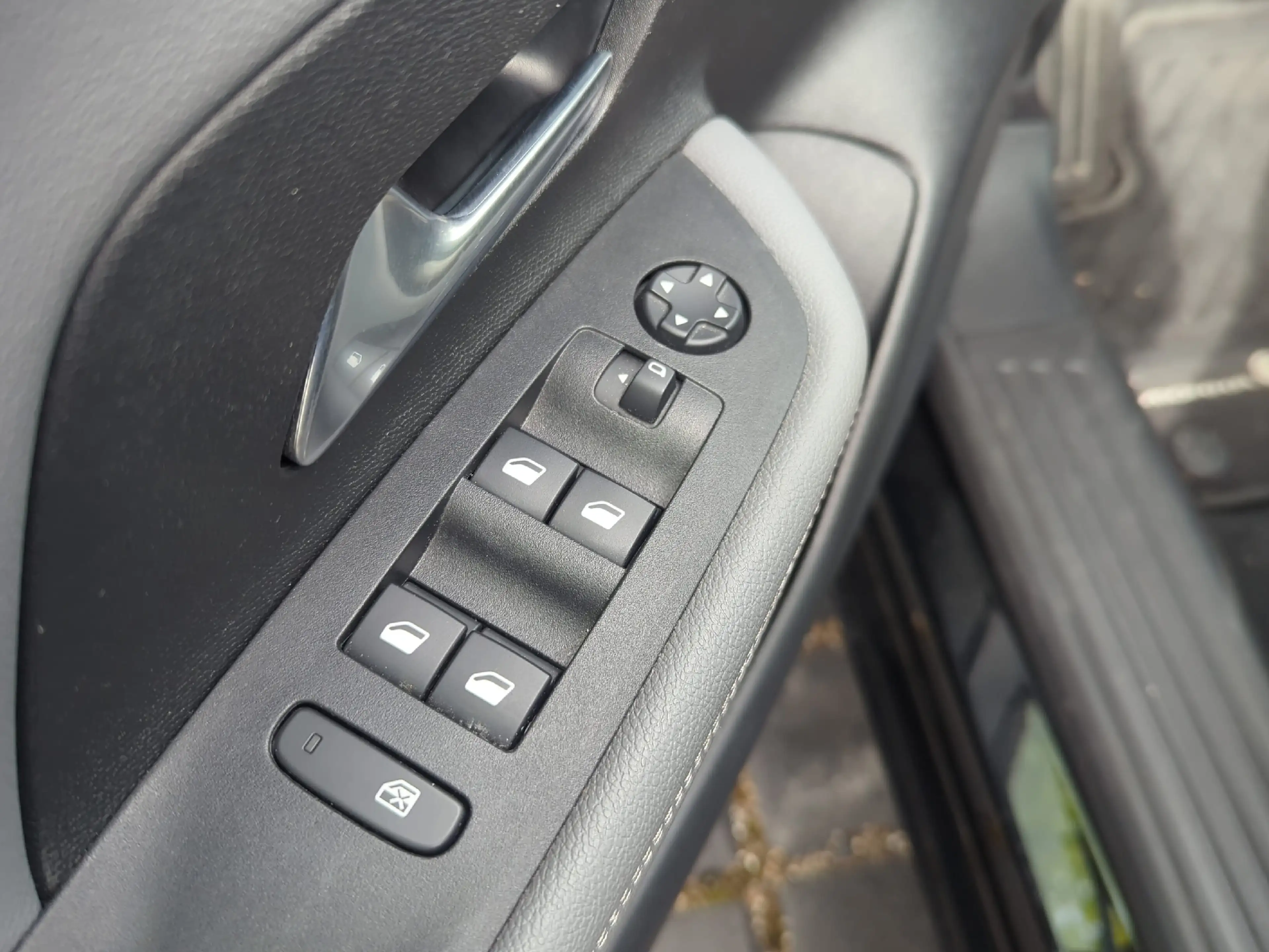 Opel Mokka-E Elegance LED+SHZ+Winterp.+Fernlichtass. — photo 14