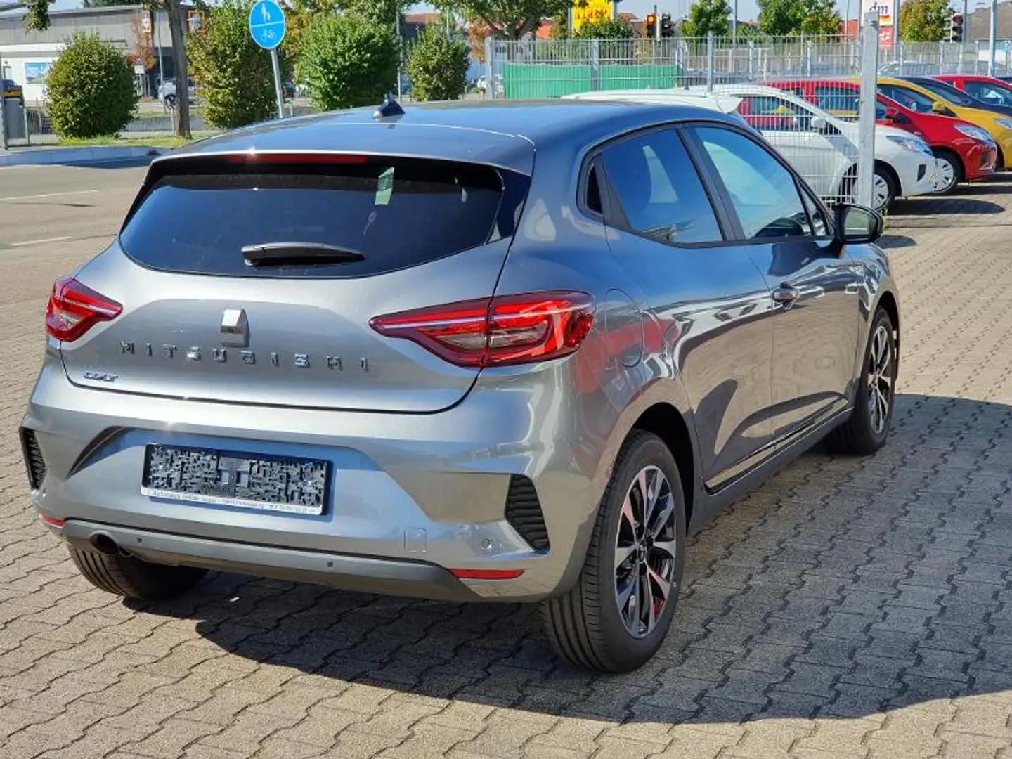 Mitsubishi Colt PLUS 1.0 T-Benziner 6-Gang Grau - 2