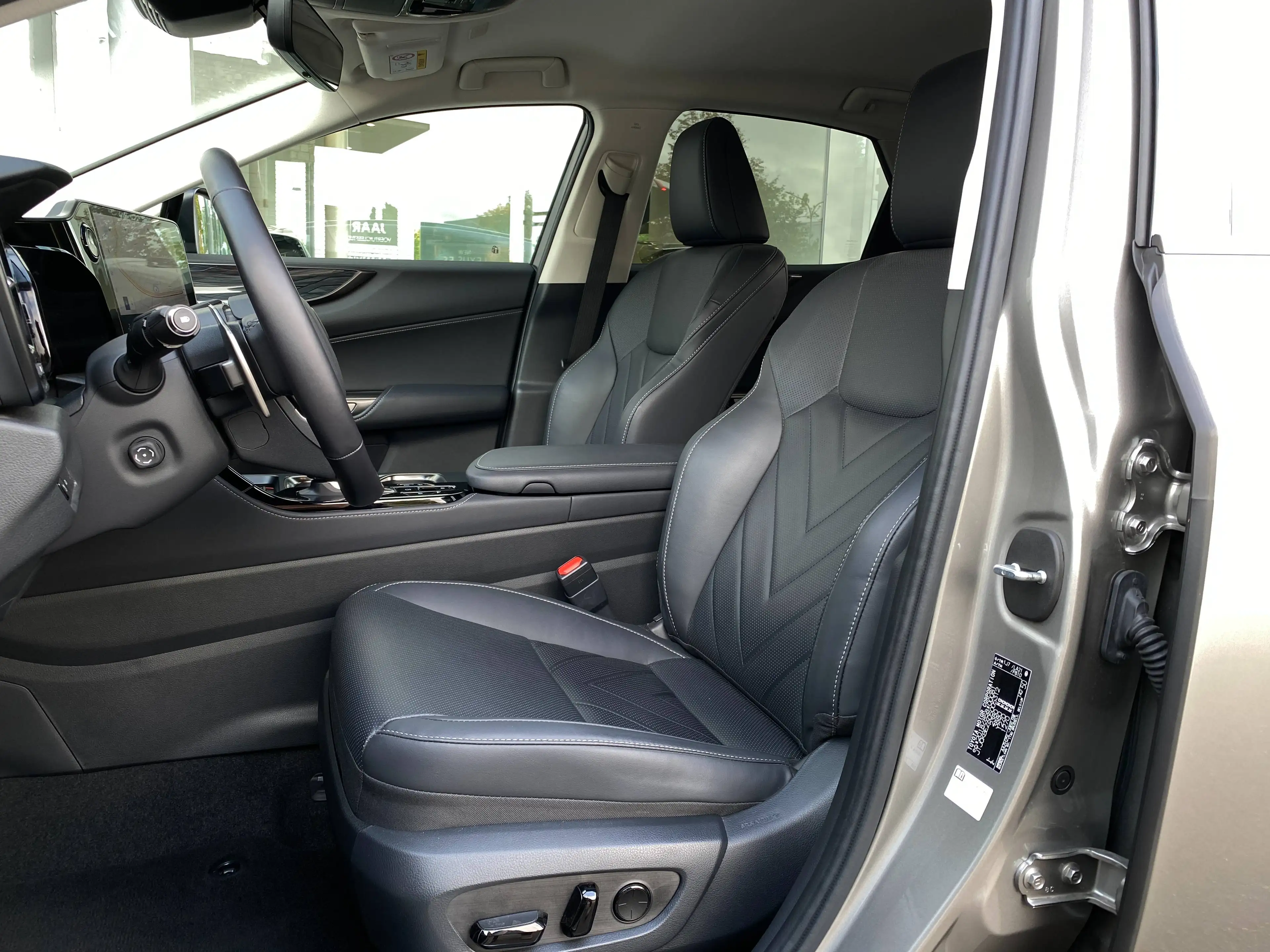Lexus NX 350h NX 350h 2.5i AWD Executive Line E-CVT — photo 12