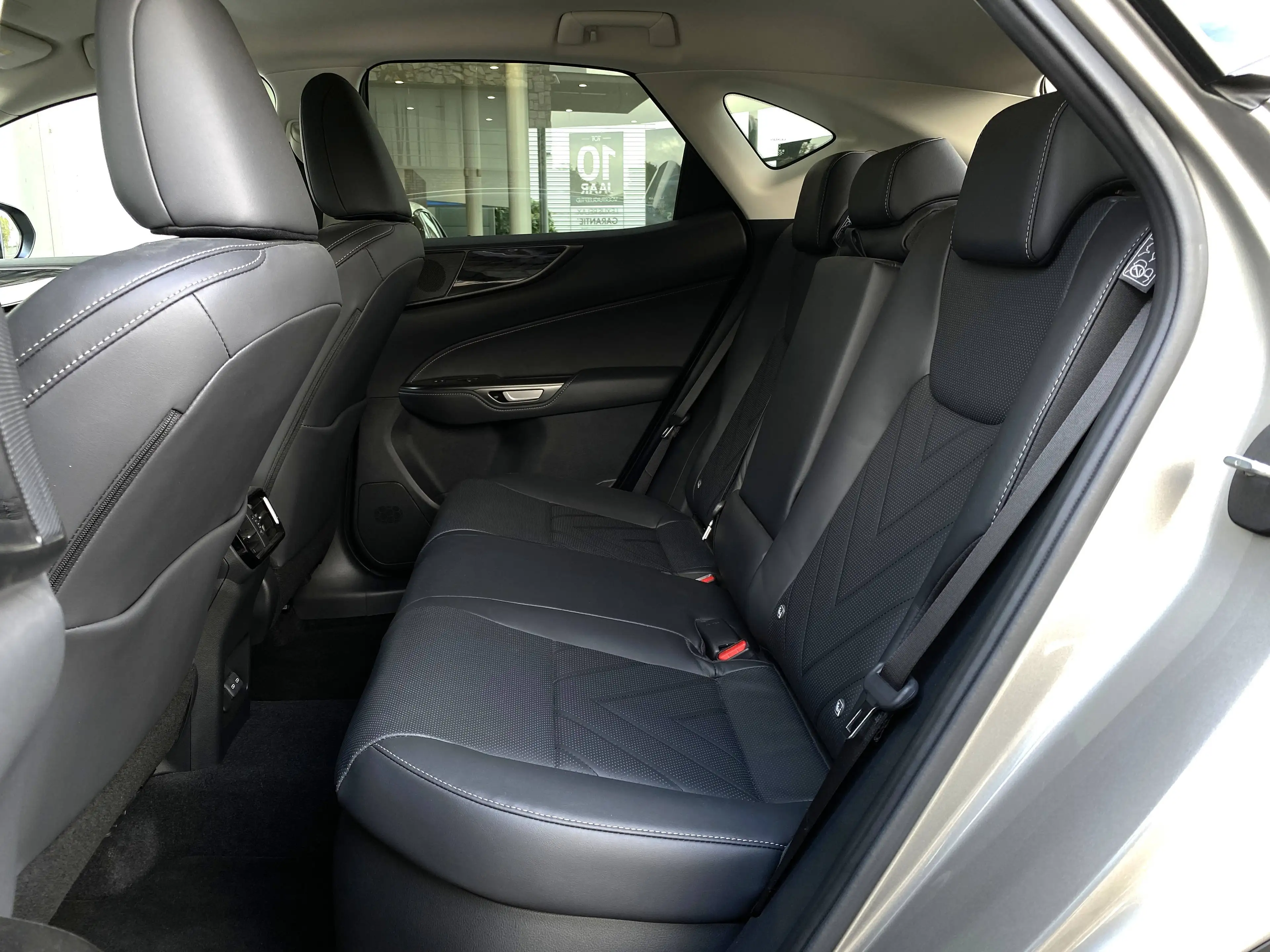 Lexus NX 350h NX 350h 2.5i AWD Executive Line E-CVT — photo 13
