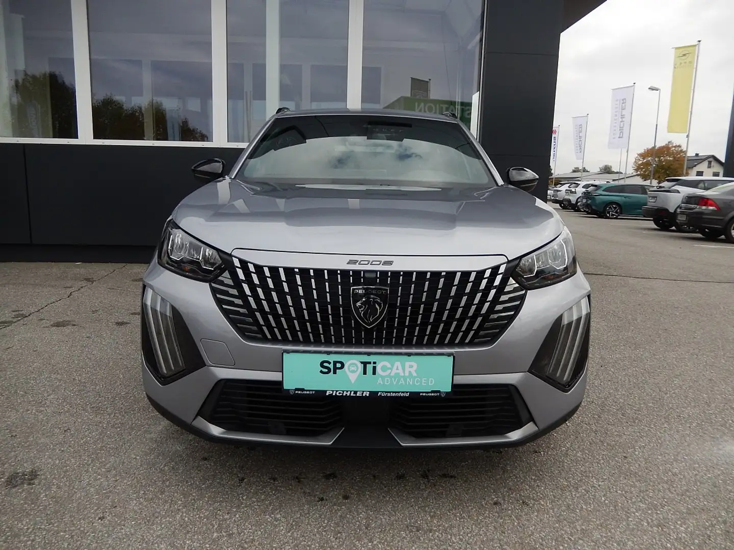 Peugeot 2008 PureTech 100 S&S Allure 6-Gang-Manuell Silber - 2