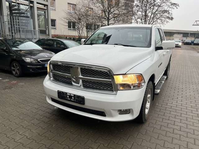 Imagine Dodge RAM Sport, 4x4 ,5.7 Hemi,Quad CAB
