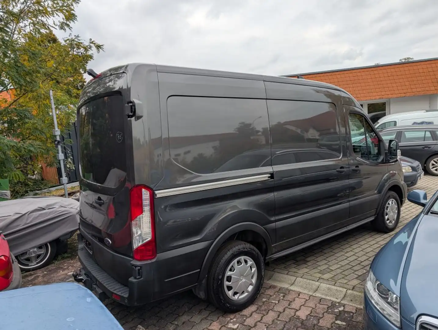 Ford 350 L2H2 Lkw VA Trend 130PS AHK Klima Grau - 2