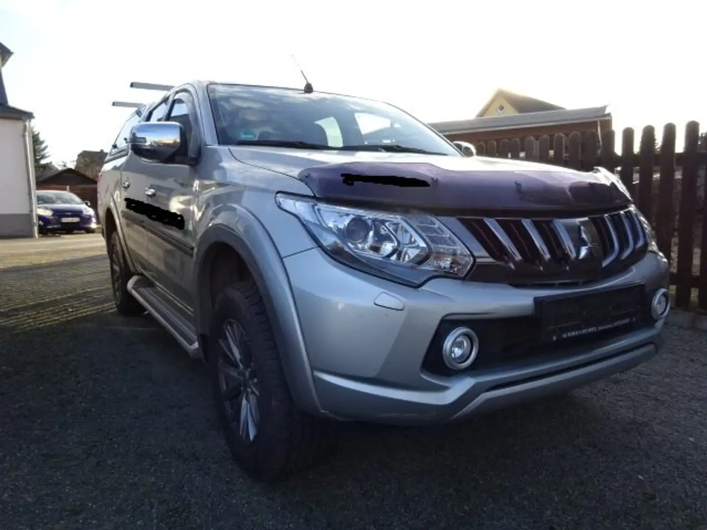 Mitsubishi L200 Top DOKA 4WD *Standheizung+HardTop* Plateado - 2