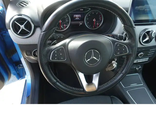 Mercedes-Benz B Class view 12