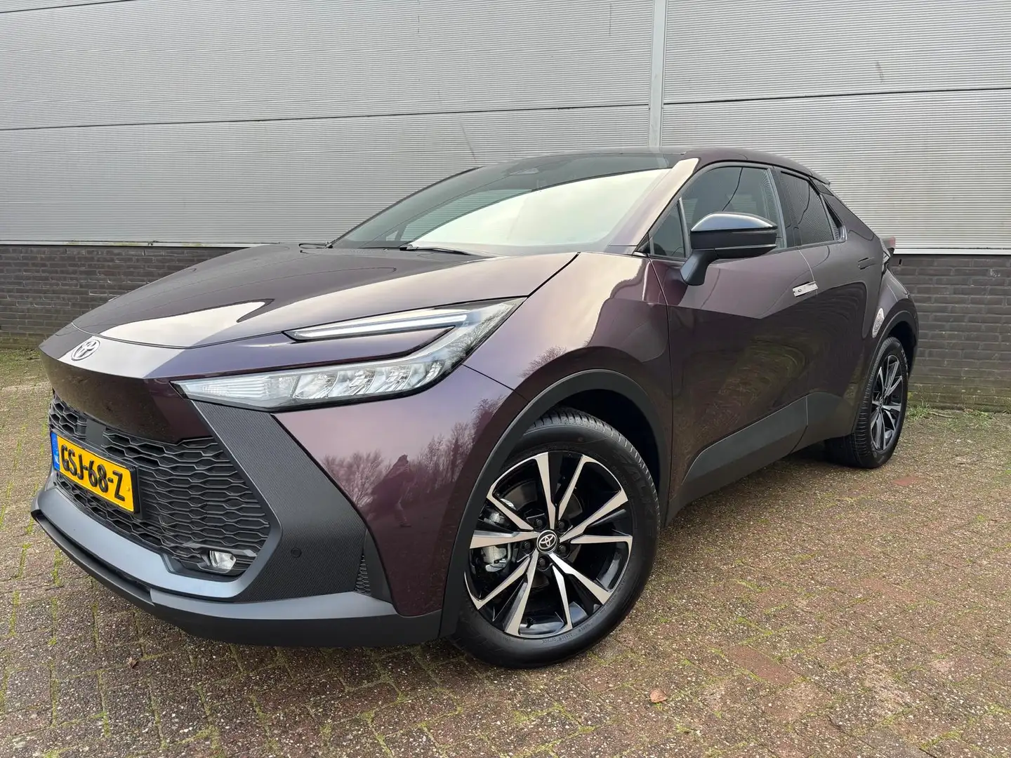 Toyota C-HR 1.8 Hybrid 140 Dynamic Demo Paars - 1