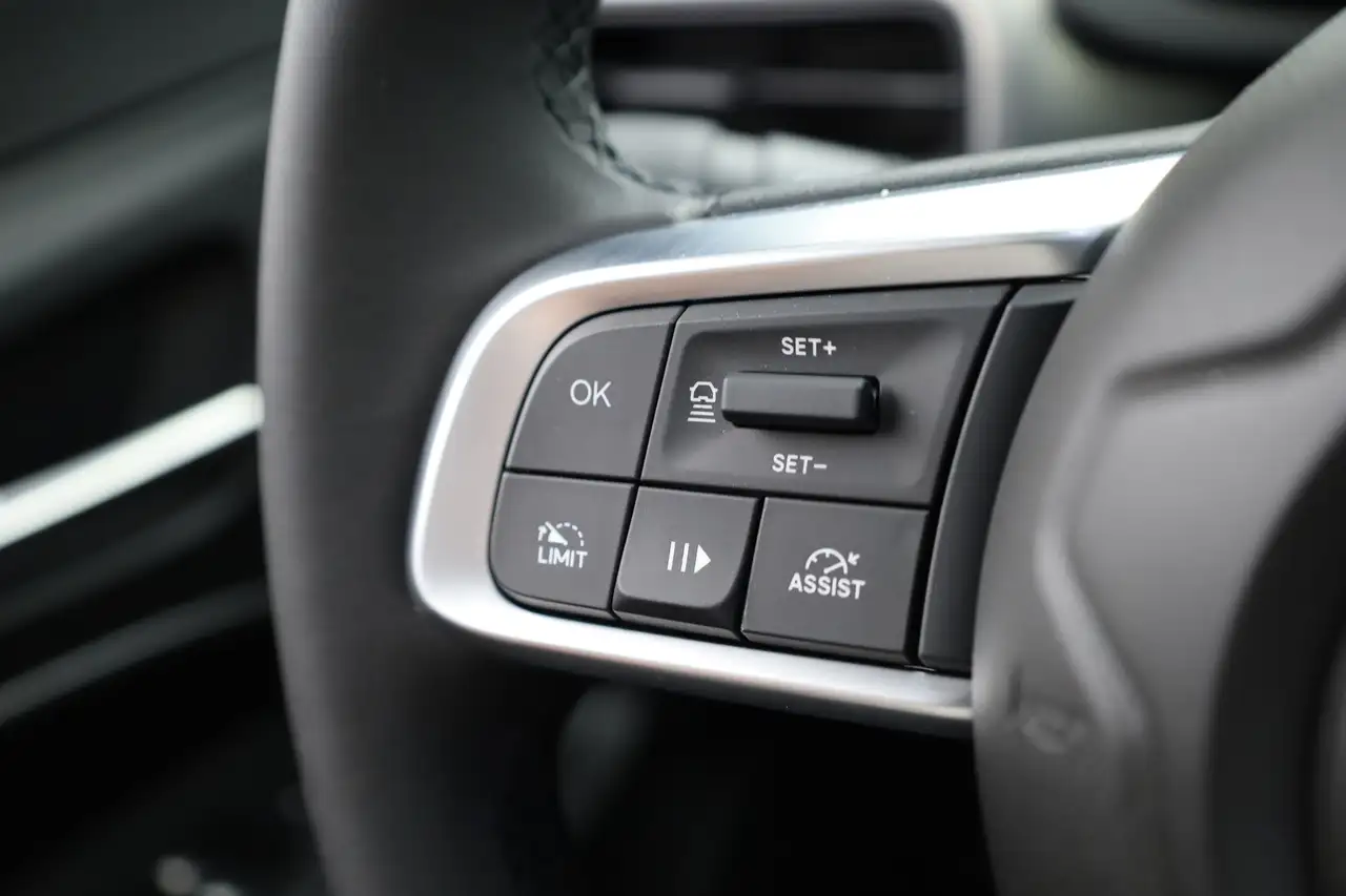 Jeep Avenger 1.2 e-Hybrid Black Edition Rijklaar! Pano JB, миниатюра 11