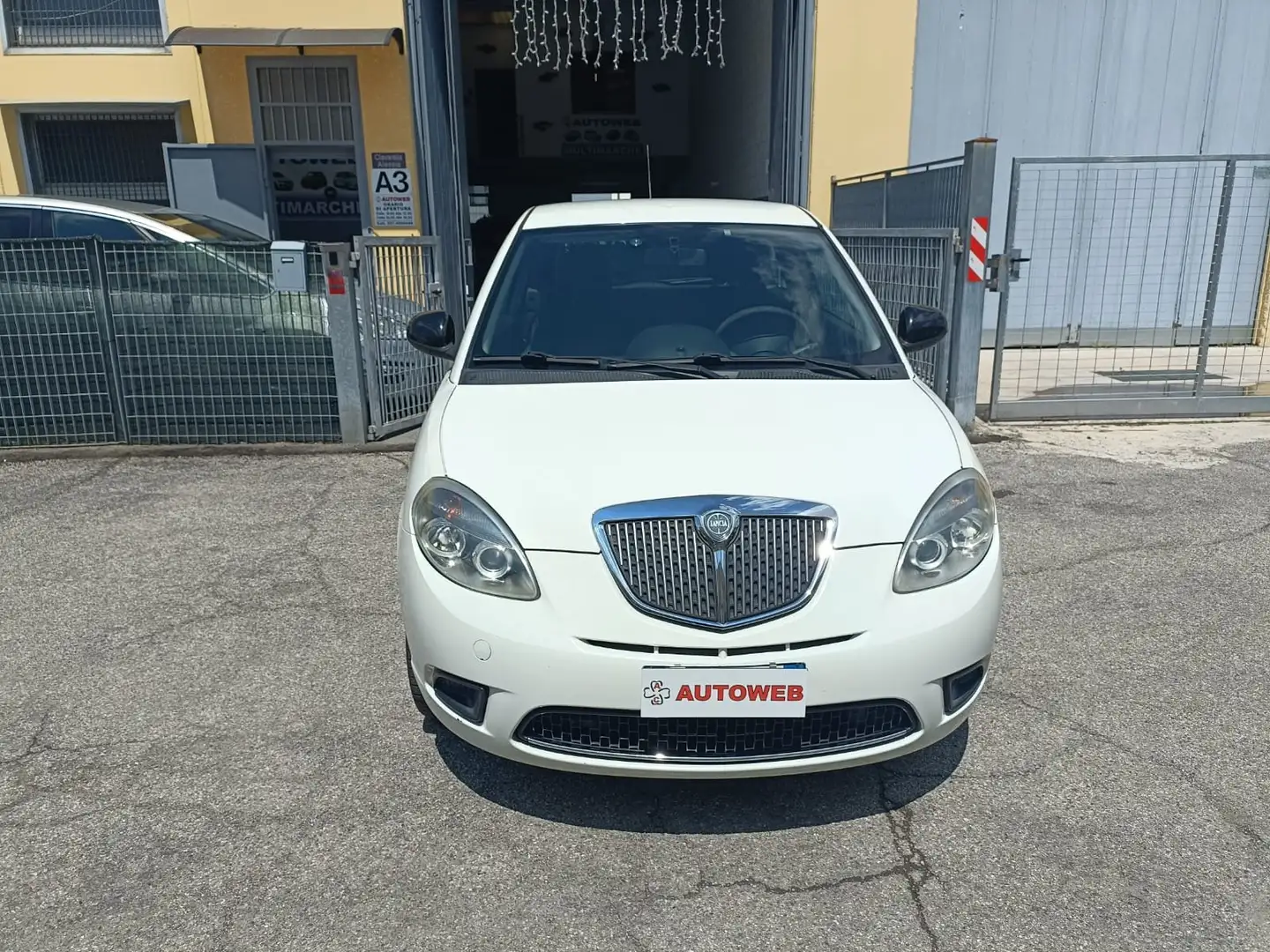 Lancia Ypsilon 1.2 Diva 69cv Blanc - 1