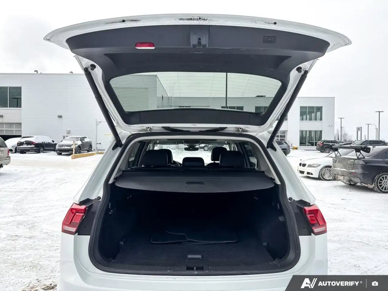 Volkswagen Tiguan снимка Volkswagen Tiguan