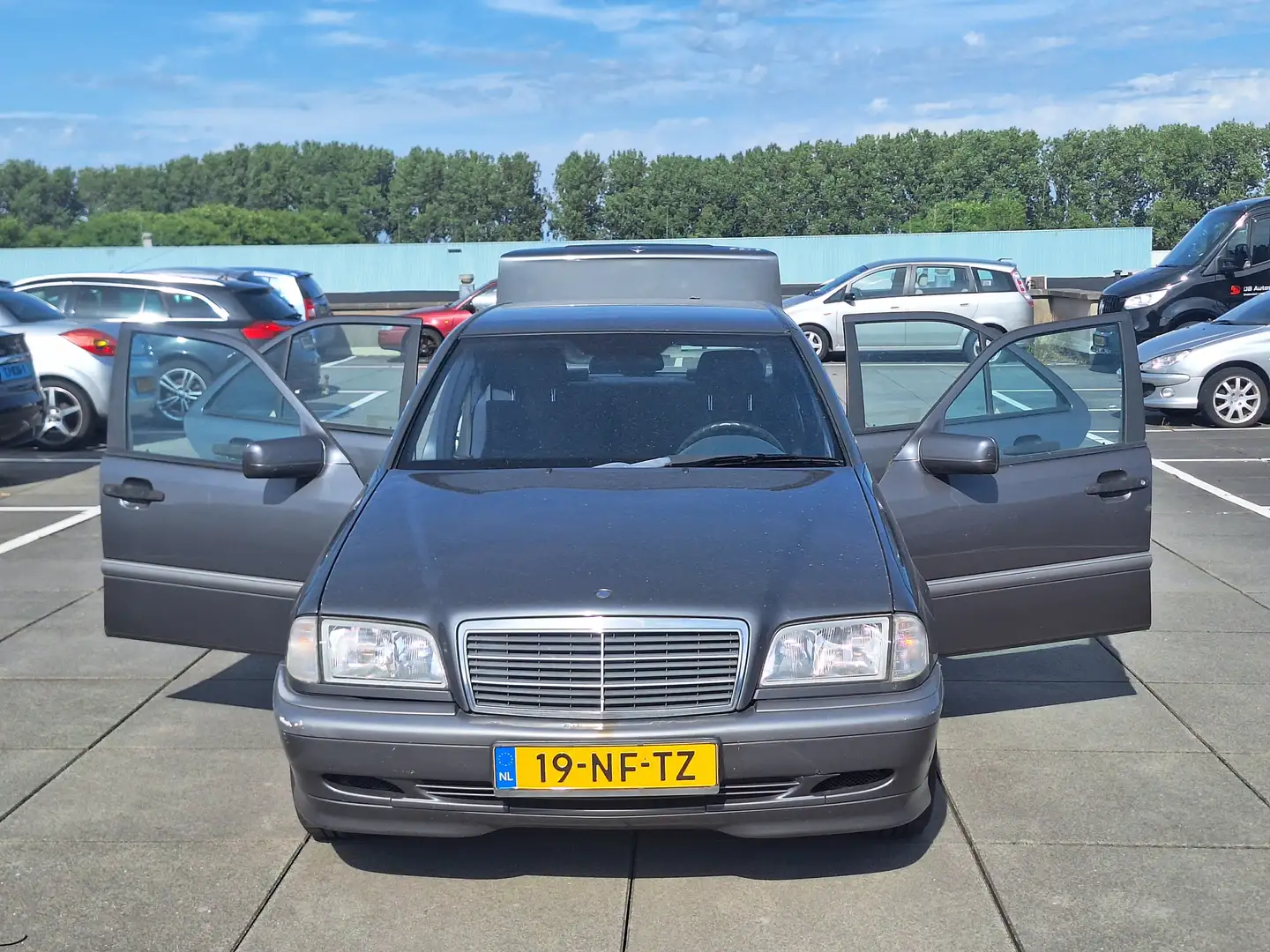 Mercedes-Benz C 180 €2750,-180 Classic AUTOMAAT APK SEDAN Gris - 2