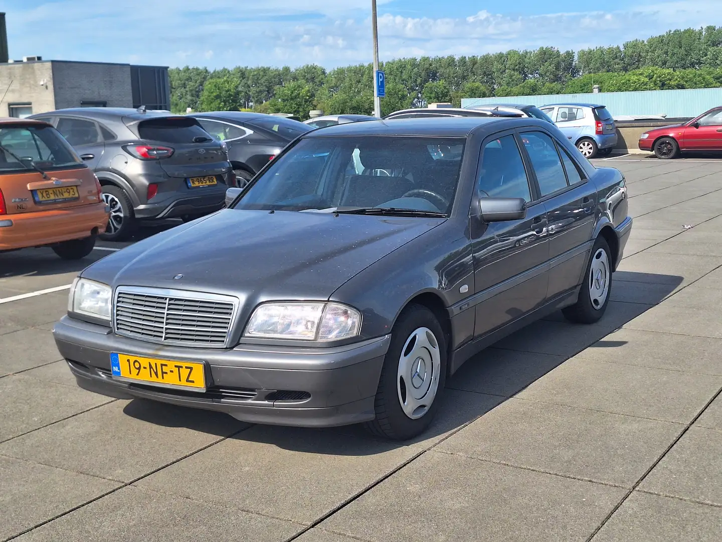 Mercedes-Benz C 180 €2750,-180 Classic AUTOMAAT APK SEDAN Gris - 1