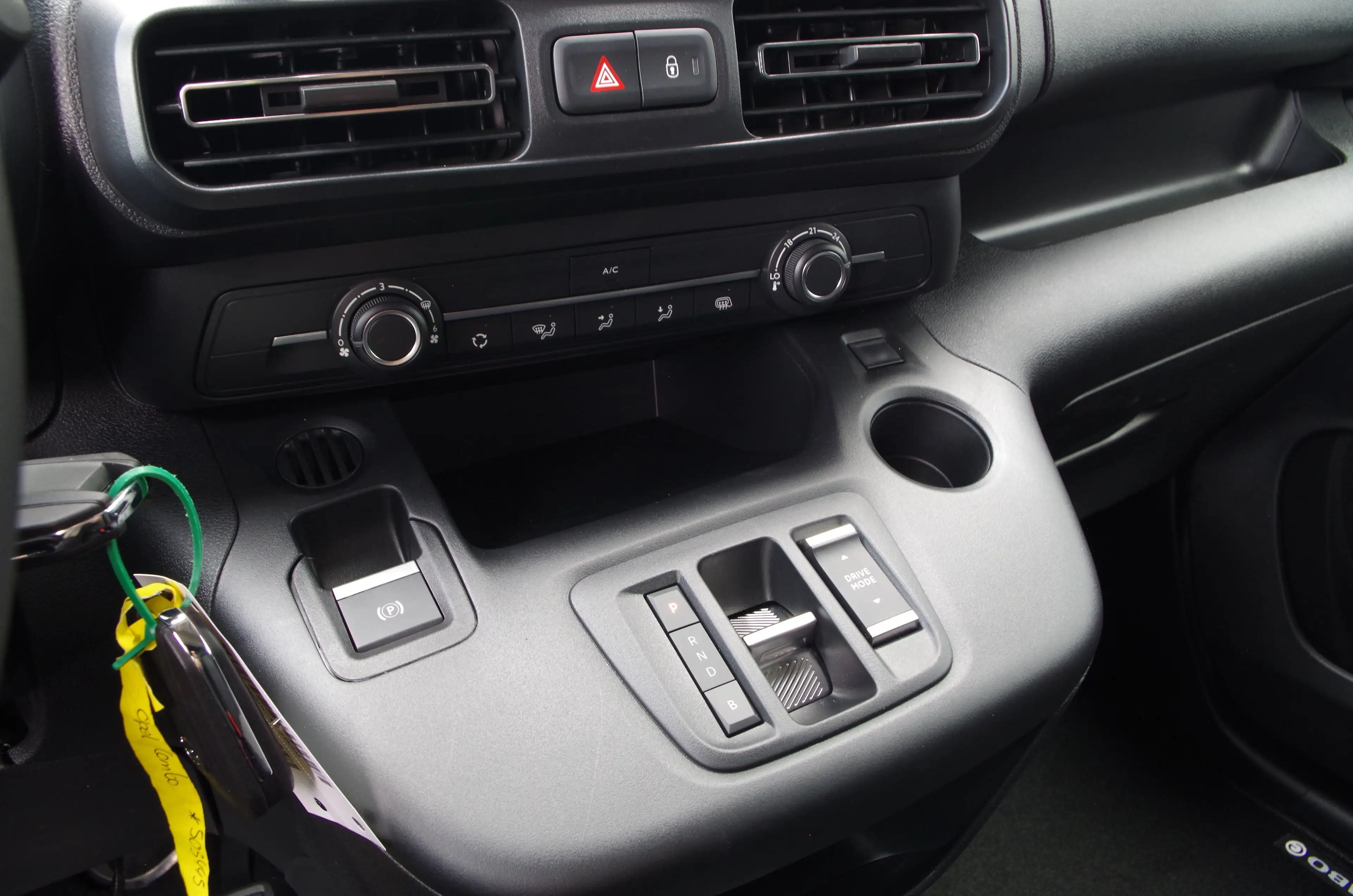Opel Combo-e Electric 136pk L1 50kWh  Nieuw/Camera/Apple Carpl — photo 8