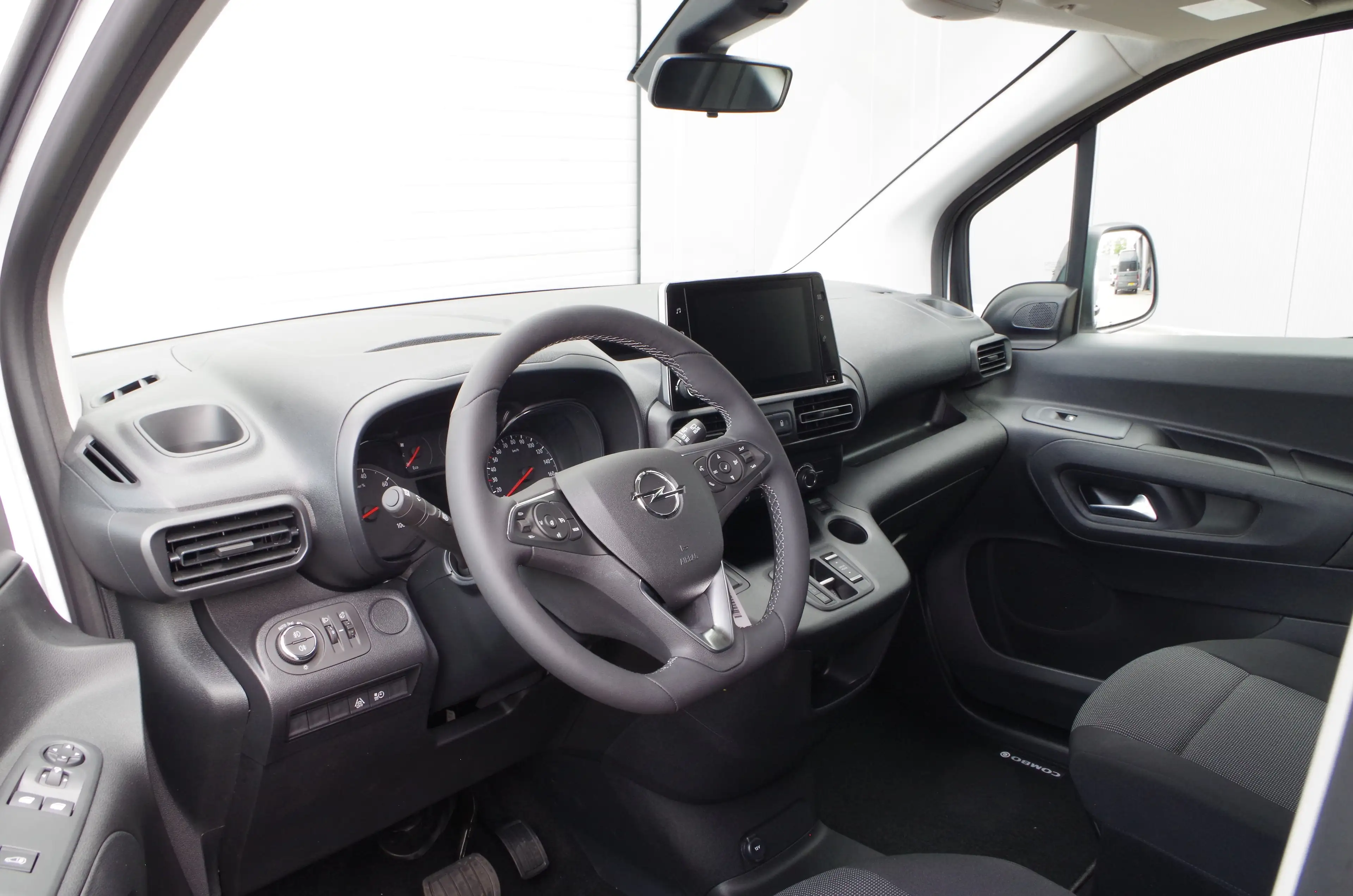 Opel Combo-e Electric 136pk L1 50kWh  Nieuw/Camera/Apple Carpl — photo 2