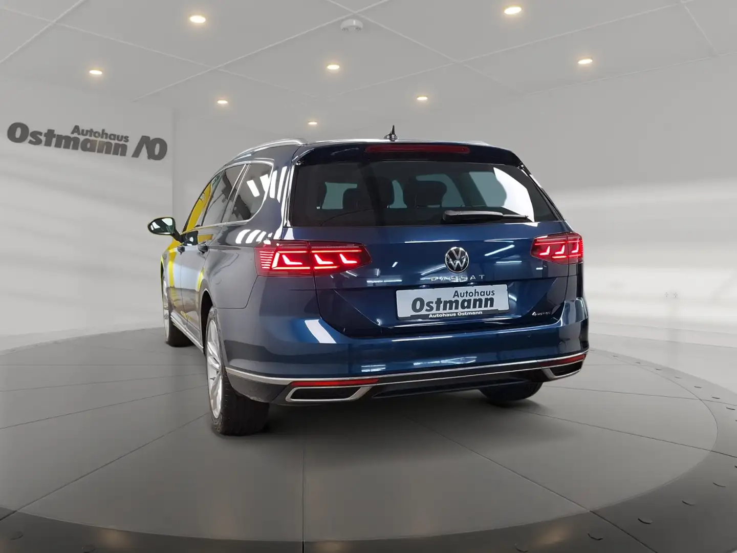 Volkswagen Passat Variant 2.0 TDI 4Motion Elegance AHK Navi Blau - 2