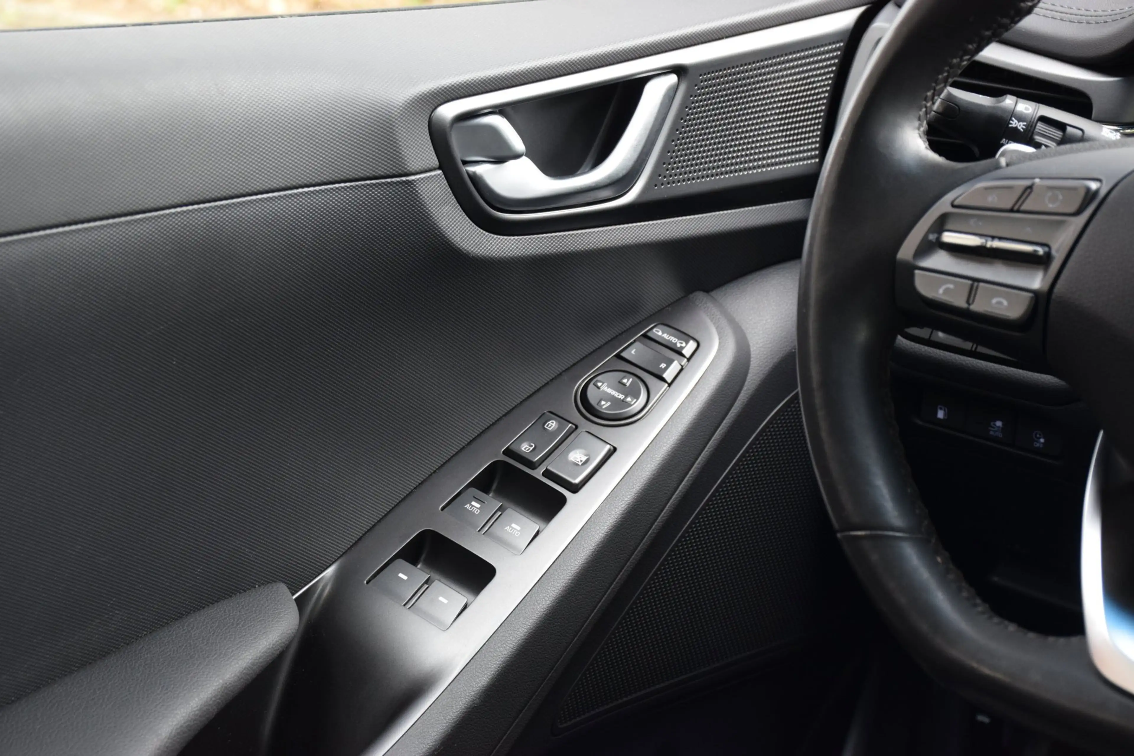 Hyundai IONIQ 1.6 GDi PHEV Premium/Garantie/SOH 92% — photo 30