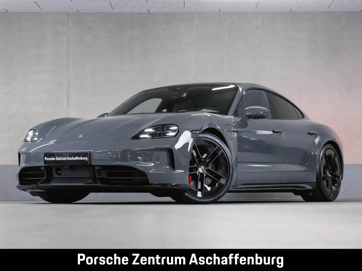 Porsche Taycan GTS Beifahrerdisplay Panoramadach Šedá - 1