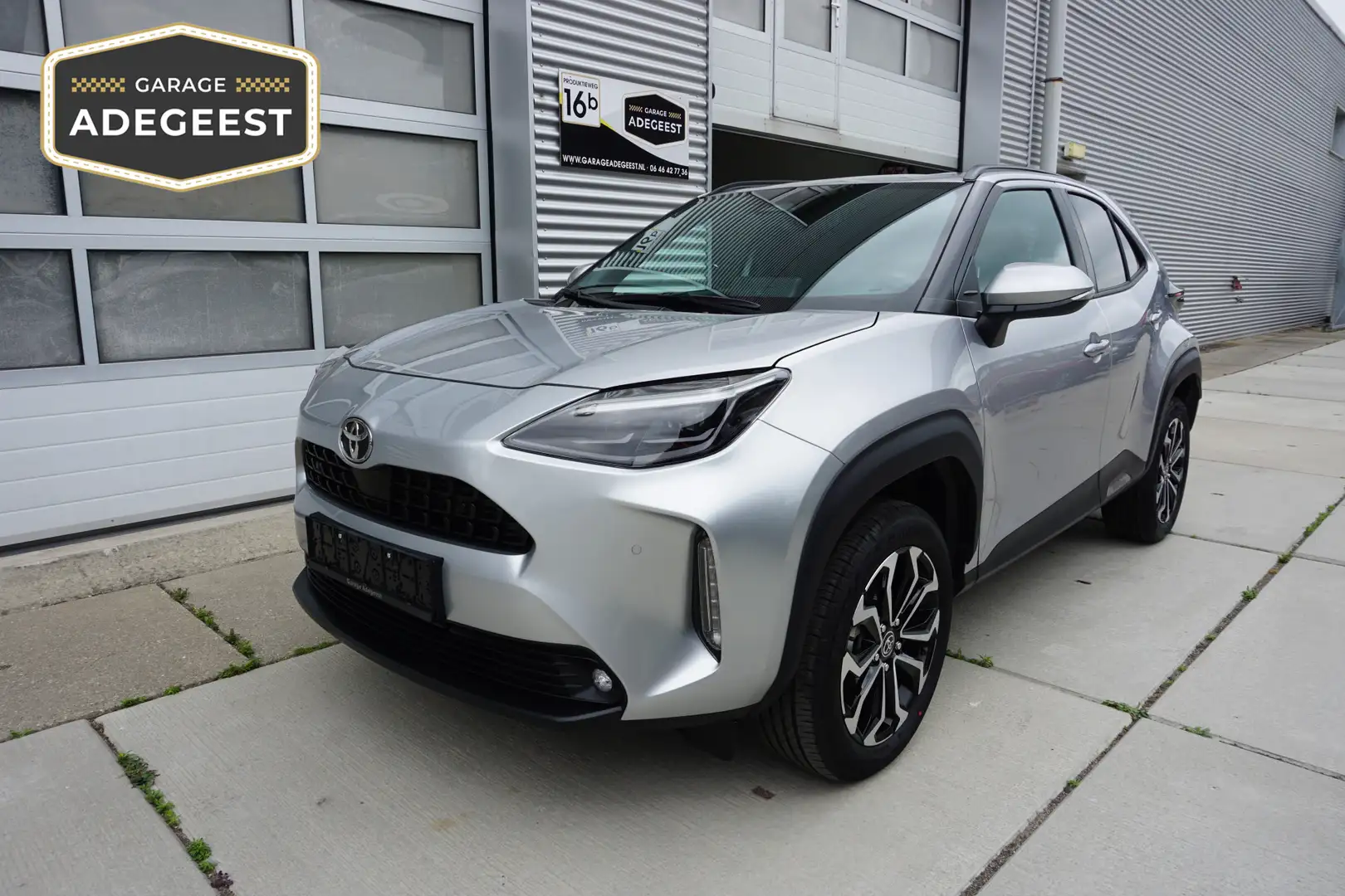 Toyota Yaris Cross 1.5 Hybrid 115 Business Plus |Navi|Carplay|PDC V+A Zilver - 1