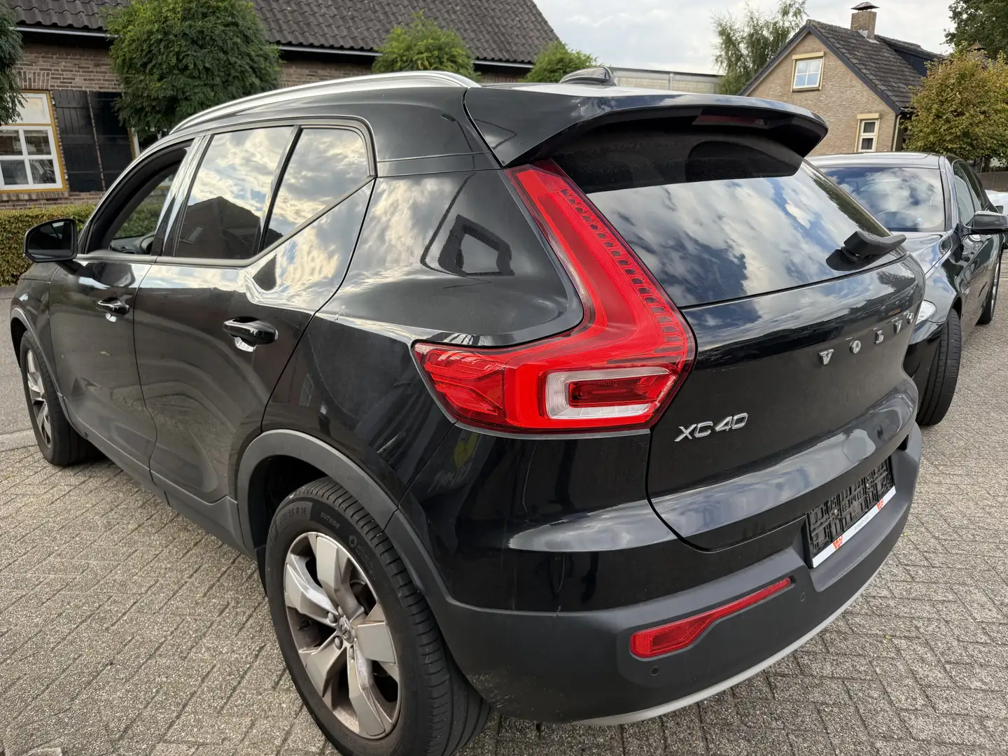 Volvo XC40 1.5 T3 XENON/CLIMA/NAVI Noir - 2