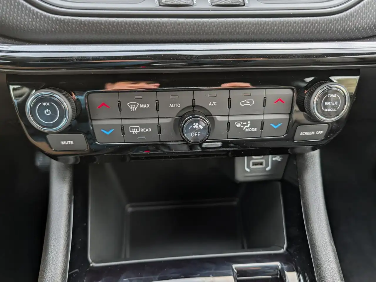 Jeep Compass photo Jeep Compass