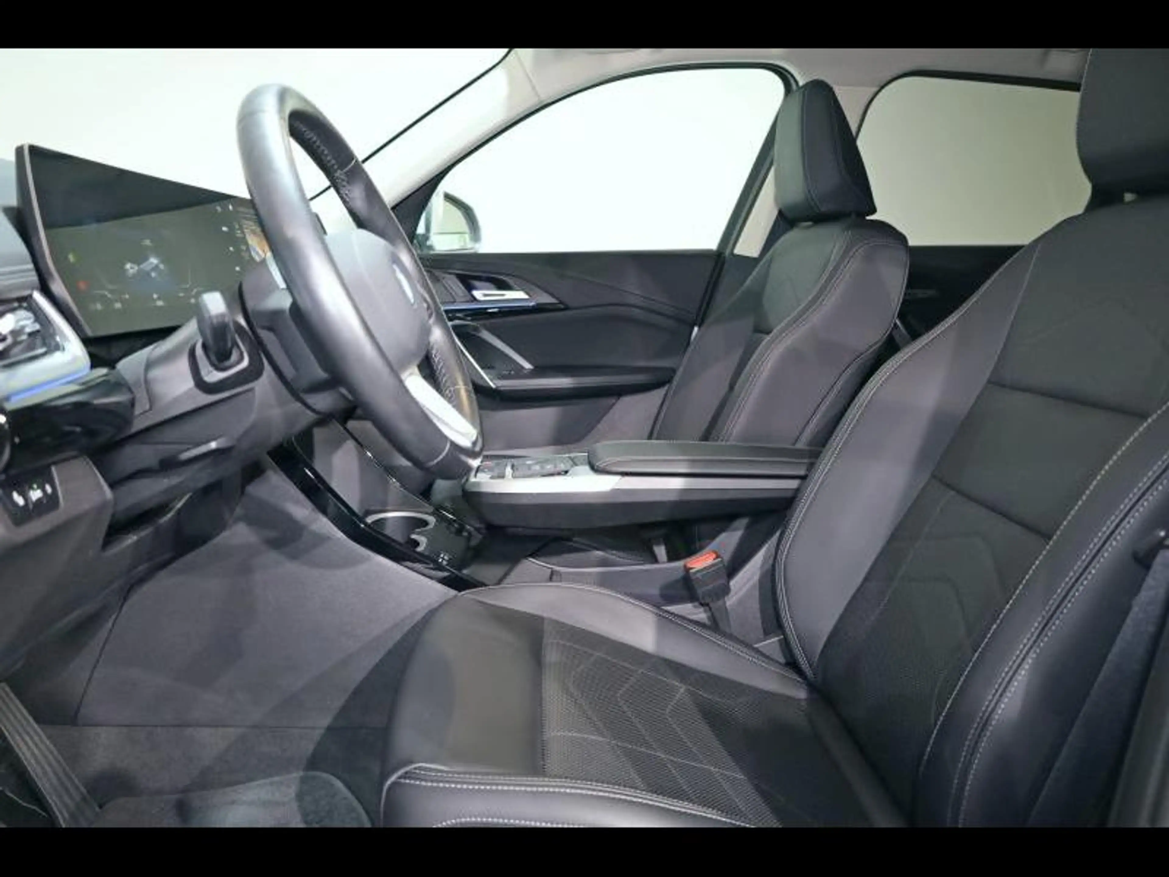 BMW iX1 xDrive30 xLine — photo 9